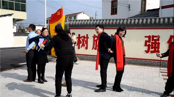 行走泰和喜看变化立足岗位建功教育泰和二中别样女神节