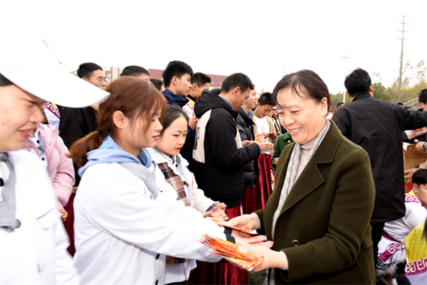 江西工贸职院院长雷筱芬践行"双体验日"活动 江西