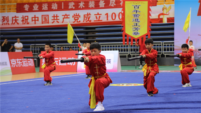 开幕式上,济南市章丘区的中,小学和幼儿园,分别进行了武术教学成果