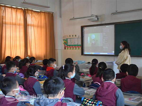 夏衍小学邀援鄂医生走进开学第一课传递担当正能量