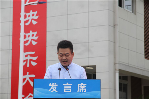 重庆平伟实业有限公司总经理胡刚作为企业代表发言
