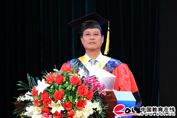 广东白云学院2019届毕业典礼暨学位授予仪式隆重举行