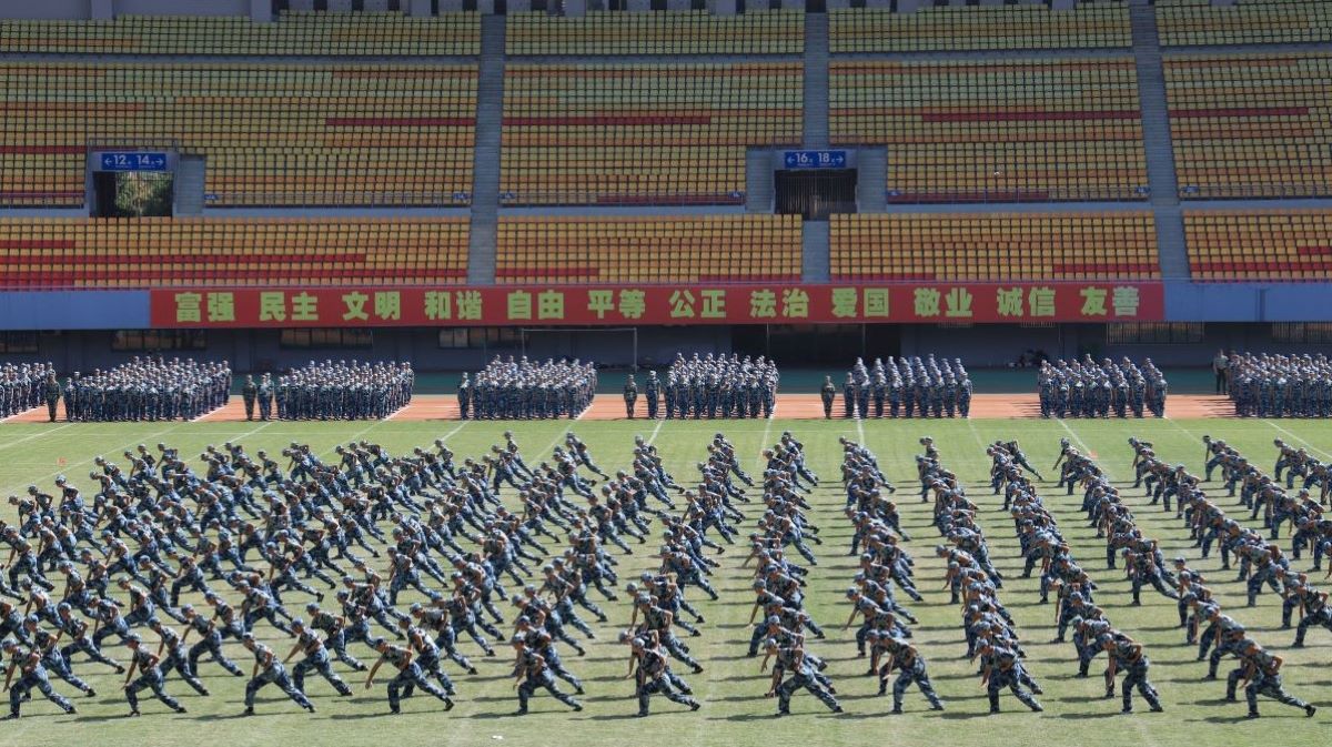 衡阳师范学院军训图片