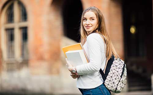 美国留学高中奖学金条件，美国高中留学奖学金多的学校