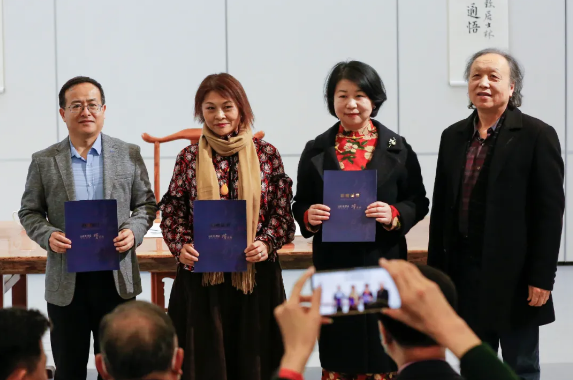 熊文正先生为山东政法学院,山东艺术学院,山东工艺美术学院高校代表